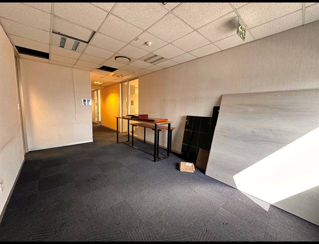 1,207M² OFFICE TO LET IN ROSEBANK